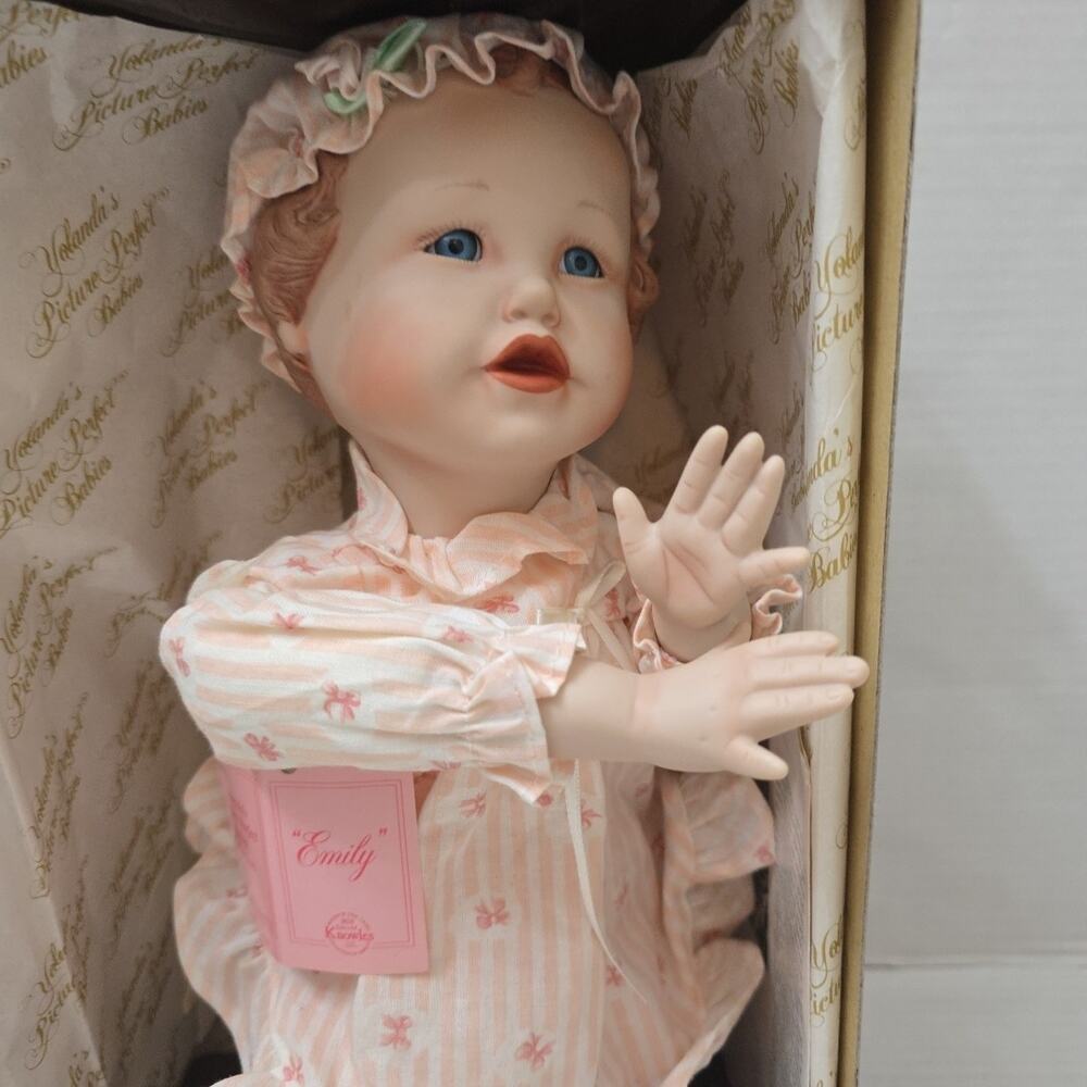 Yolanda Bello Ashton Drake Picture Perfect Babies Emily Porcelain Doll Box COA